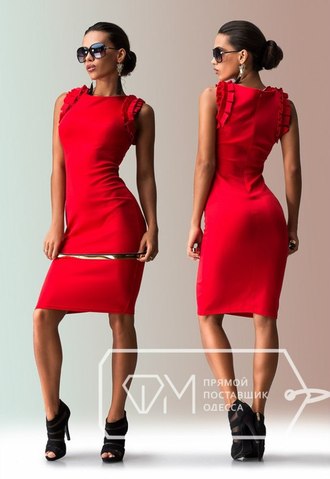 Женское платье с ремнем цвет красный